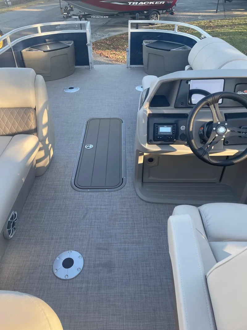 Slide: The Image of Sun Tracker Fishin' Barge 22 XP3 2025 - 103