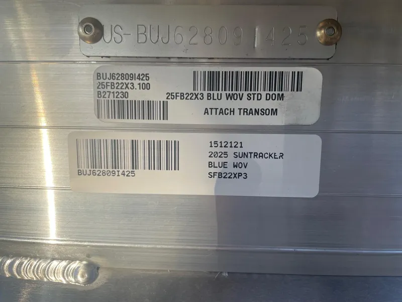 Slide: The Image of Sun Tracker Fishin' Barge 22 XP3 2025 - 109