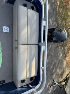 Slide: The Image of Sun Tracker Fishin' Barge 22 XP3 2025 - 73