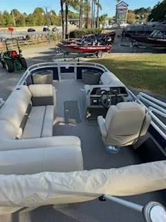 Slide: The Image of Sun Tracker Fishin' Barge 22 XP3 2025 - 75