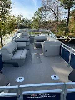 Slide: The Image of Sun Tracker Fishin' Barge 22 XP3 2025 - 76