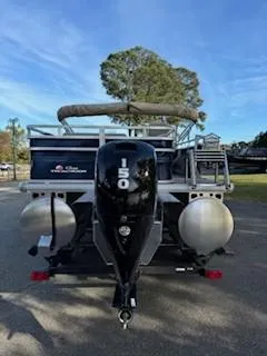 Slide: The Image of Sun Tracker Fishin' Barge 22 XP3 2025 - 77