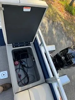 Slide: The Image of Sun Tracker Fishin' Barge 22 XP3 2025 - 79