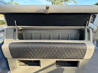 Slide: The Image of Sun Tracker Fishin' Barge 22 XP3 2025 - 82