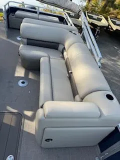 Slide: The Image of Sun Tracker Fishin' Barge 22 XP3 2025 - 88