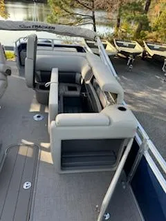 Slide: The Image of Sun Tracker Fishin' Barge 22 XP3 2025 - 89