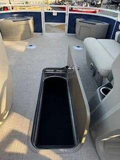 Slide: The Image of Sun Tracker Fishin' Barge 22 XP3 2025 - 91