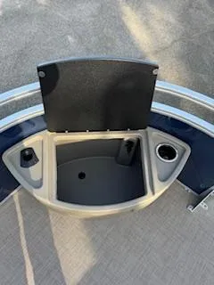 Slide: The Image of Sun Tracker Fishin' Barge 22 XP3 2025 - 95