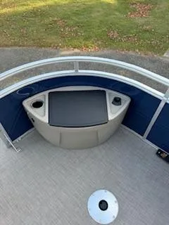 Slide: The Image of Sun Tracker Fishin' Barge 22 XP3 2025 - 96