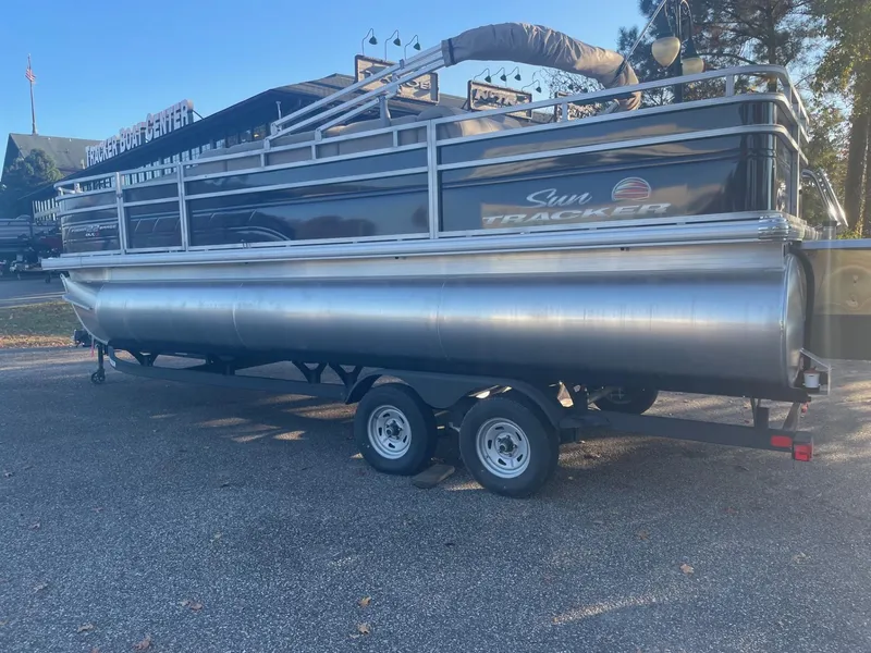 Slide: The Image of Sun Tracker Fishin' Barge 22 XP3 2025 - 98
