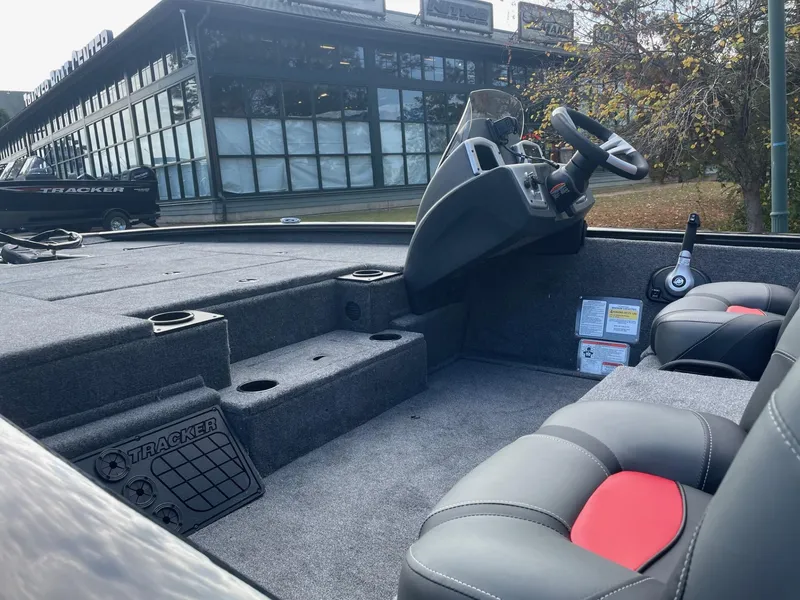 Slide: The Image of Tracker Pro Team 195 Tournament Edition 2025 - 86