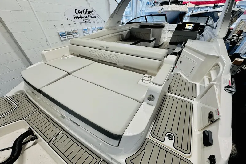 Slide: The Image of Sea Ray SDX 290 Outboard 2025 - 11