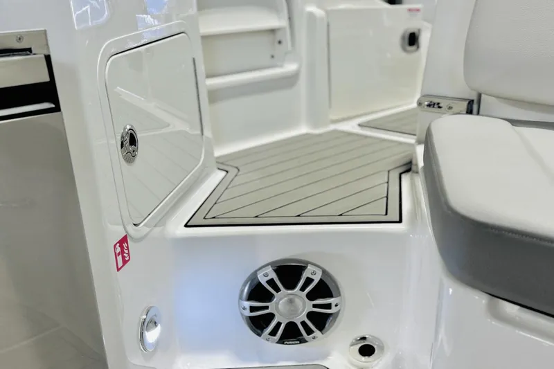 Slide: The Image of Sea Ray SDX 290 Outboard 2025 - 13