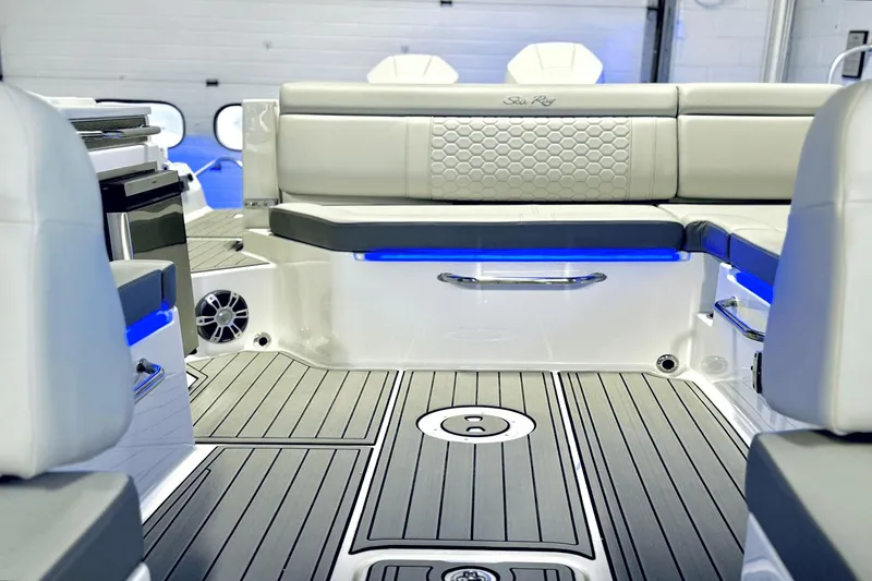 Slide: The Image of Sea Ray SDX 290 Outboard 2025 - 15