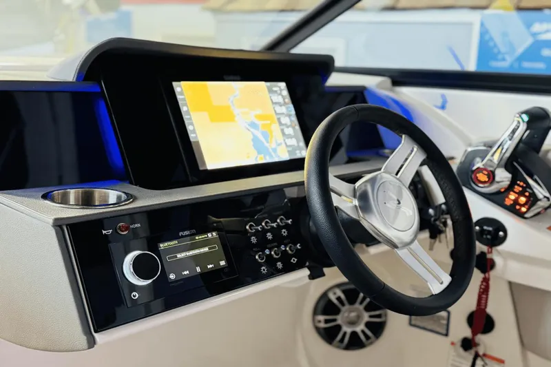 Slide: The Image of Sea Ray SDX 290 Outboard 2025 - 27