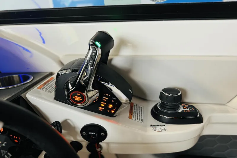 Slide: The Image of Sea Ray SDX 290 Outboard 2025 - 29