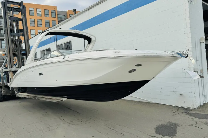 Slide: The Image of Sea Ray SDX 290 Outboard 2025 - 3