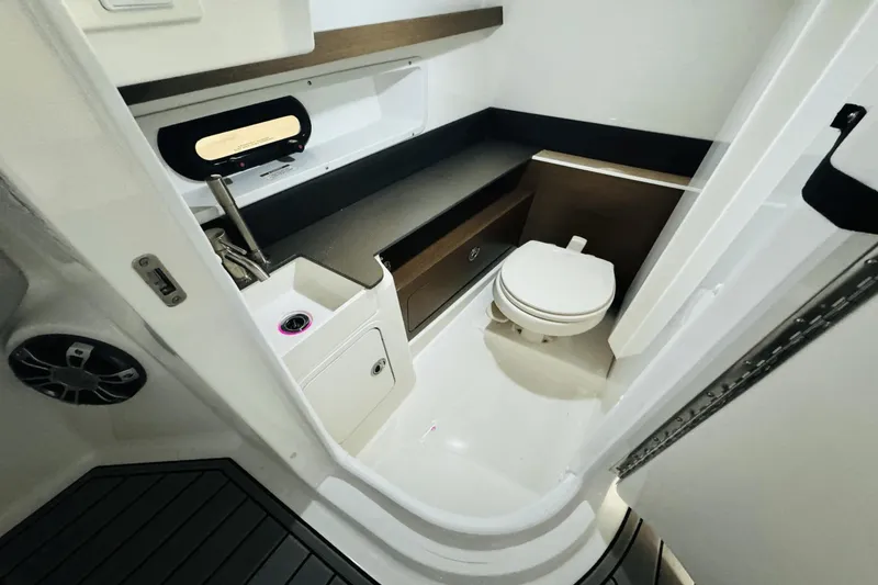 Slide: The Image of Sea Ray SDX 290 Outboard 2025 - 31