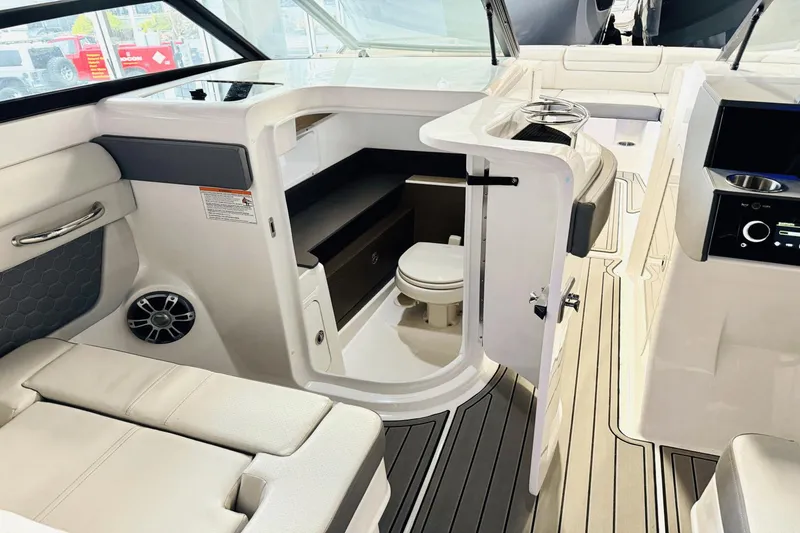 Slide: The Image of Sea Ray SDX 290 Outboard 2025 - 32