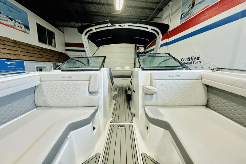 Slide: The Image of Sea Ray SDX 290 Outboard 2025 - 35