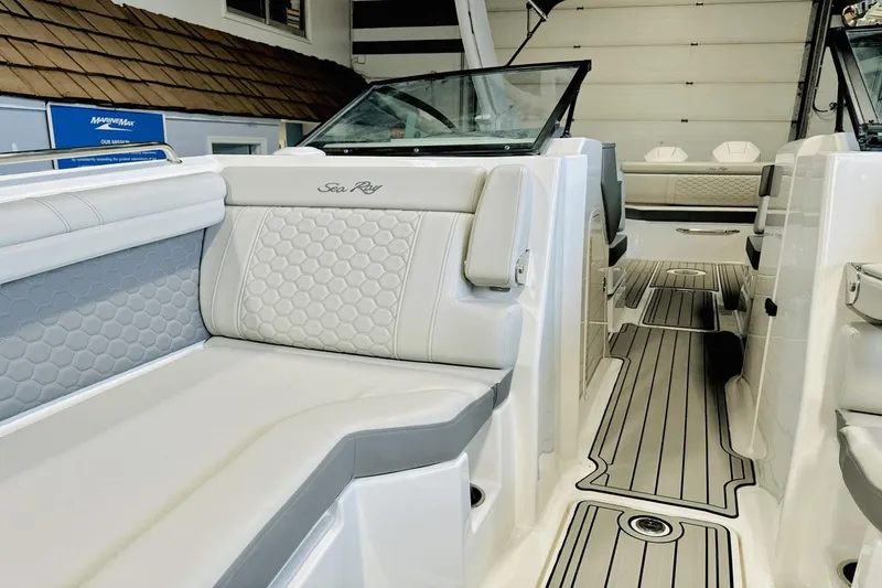 Slide: The Image of Sea Ray SDX 290 Outboard 2025 - 36