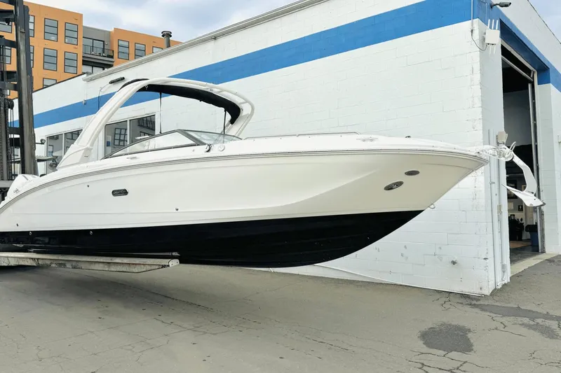 Slide: The Image of Sea Ray SDX 290 Outboard 2025 - 6