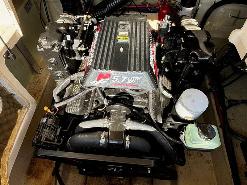 Slide: The Image of 2002 Sea Ray 240 Sundeck engine, 5.7L EFI, detailed view. - 10