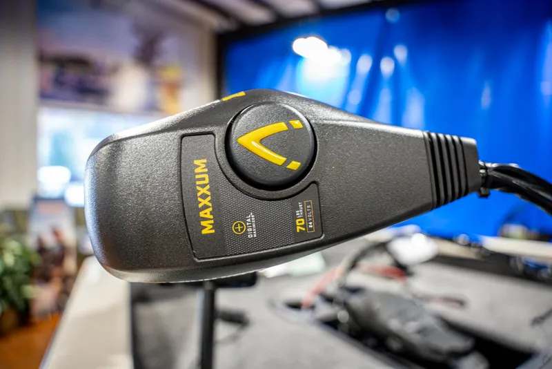 Slide: The Image of Maxxum trolling motor on 2025 Bass Tracker PRO TEAM 190 boat. - 5