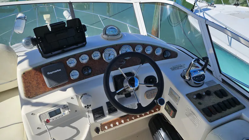 Slide: The Image of Silverton 330 Sport Bridge 2005 - 59