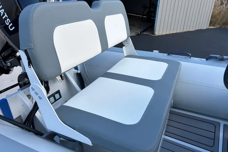 Slide: The Image of 2026 Highfield Classic 360 GT boat seat, gray and white upholstery, outdoor setting. - 14