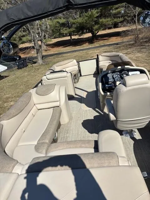 Slide: The Image of Avalon 2385 Catalina 2020 - 12