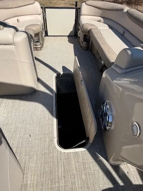 Slide: The Image of Avalon 2385 Catalina 2020 - 17