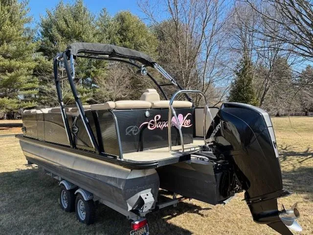 Slide: The Image of Avalon 2385 Catalina 2020 - 4