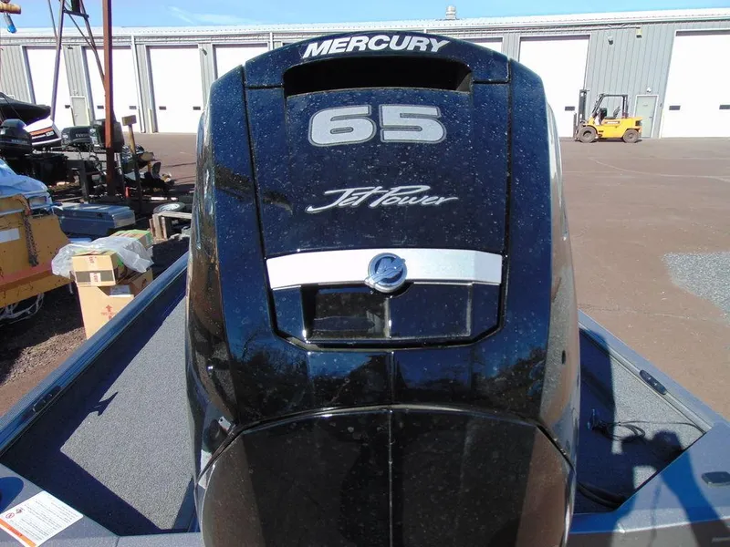 Slide: The Image of Crestliner 1700 Ridge 2025 - 3