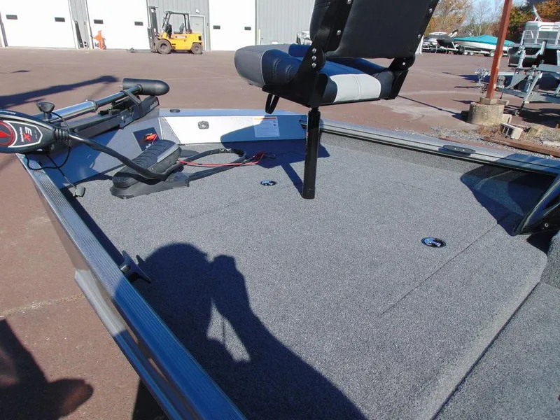 Slide: The Image of Crestliner 1700 Ridge 2025 - 4