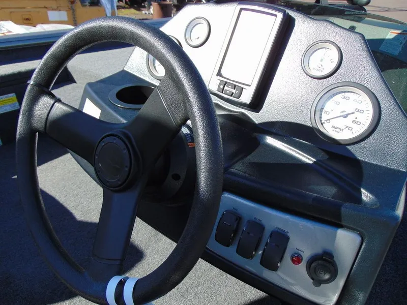 Slide: The Image of Crestliner 1700 Ridge 2025 - 5