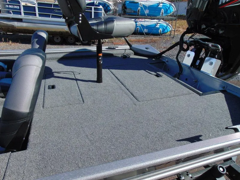 Slide: The Image of Crestliner 1700 Ridge 2025 - 9