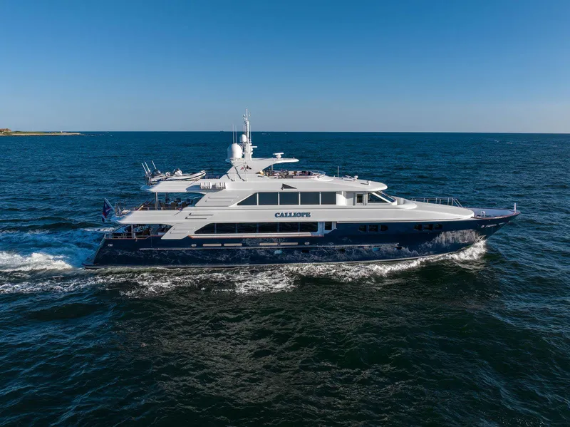 The Image of Luxurious 2007 Richmond Yachts Semi Displacement cruising on open sea. - 1