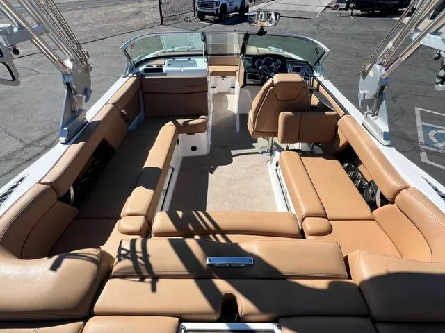 Slide: The Image of MasterCraft XT22 2021 - 10