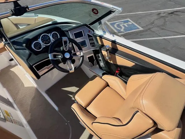 Slide: The Image of MasterCraft XT22 2021 - 11