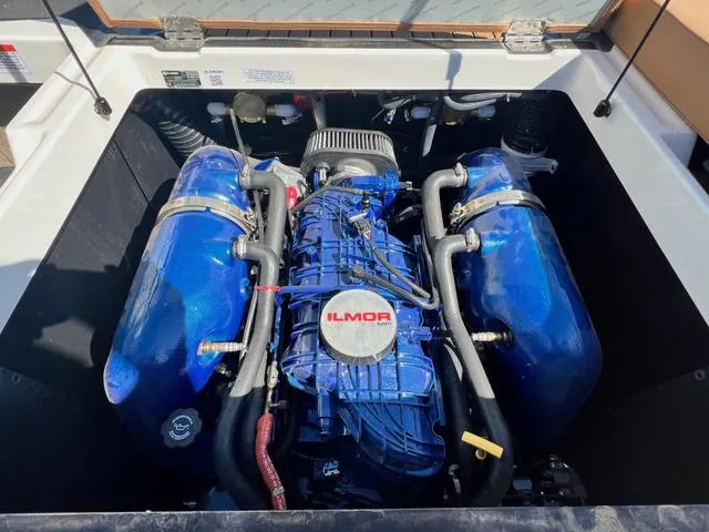 Slide: The Image of MasterCraft XT22 2021 - 17