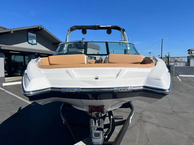 Slide: The Image of MasterCraft XT22 2021 - 3