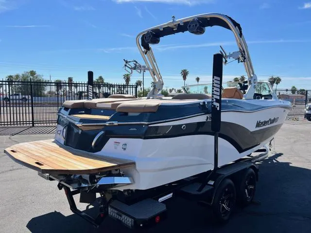 Slide: The Image of MasterCraft XT22 2021 - 6