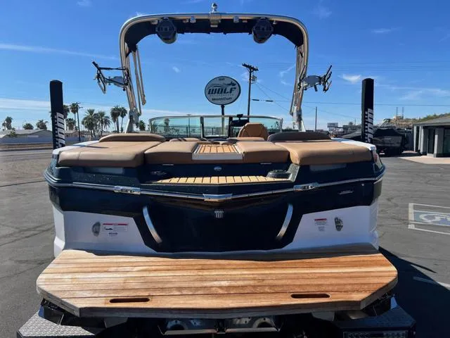 Slide: The Image of MasterCraft XT22 2021 - 7