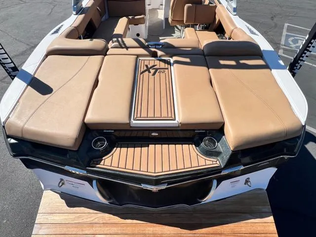 Slide: The Image of MasterCraft XT22 2021 - 9