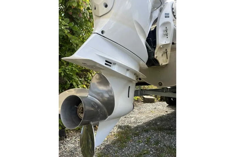 Slide: The Image of 2025 Bennington 25QXSBWA boat motor and propeller, close-up view. - 29