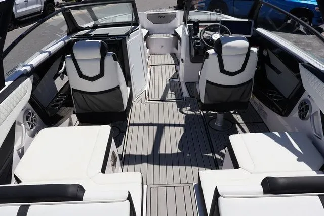 Slide: The Image of Yamaha 222SE 2025 - 11