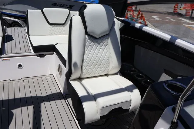 Slide: The Image of Yamaha 222SE 2025 - 16