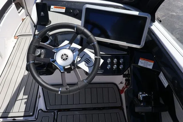 Slide: The Image of Yamaha 222SE 2025 - 18