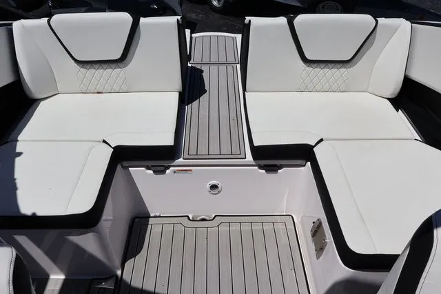 Slide: The Image of Yamaha 222SE 2025 - 20